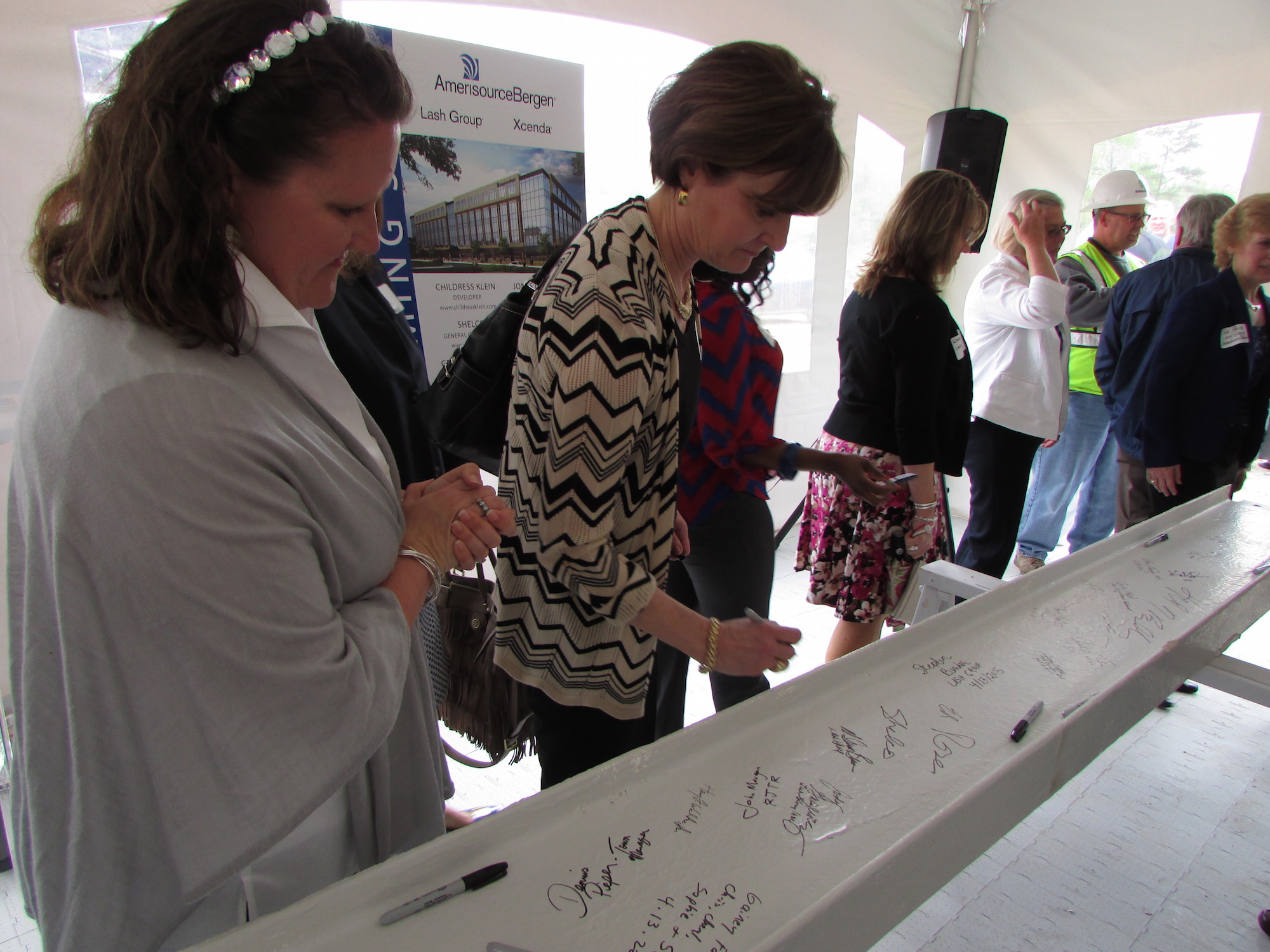 7_LG_beam_signing
